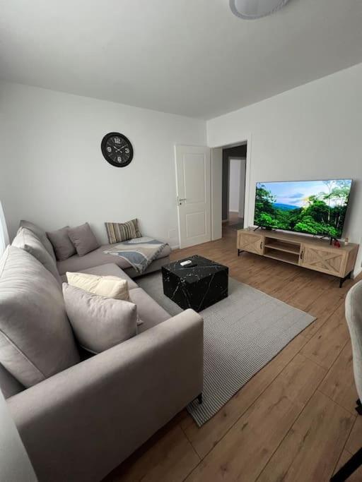 Modern Apt Near City Centre Shkoder Bagian luar foto